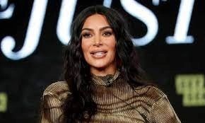 Kim Kardashian wegen Werbung für unbekannte Kryptowährungen von der Aufsichtsbehörde verwarnt