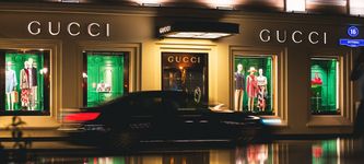 Gucci wird in einigen US-Geschäften Kryptowährungen akzeptieren