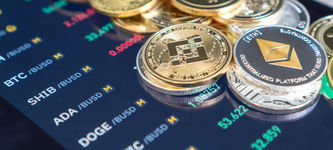 BNB rutscht unter 910 Dollar – Trader beobachten die 880-Dollar-Marke