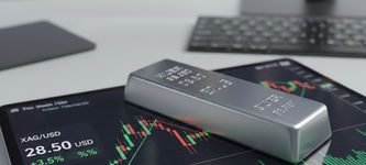 SLV ETF-Aktienanalyse angesichts steigender Silberpreise und zunehmender Abflüsse: Kaufen oder verkaufen?