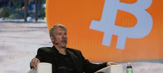 Strategy droht 900 Millionen Dollar Buchverlust, da Bitcoin unter durchschnittliche Kosten fällt