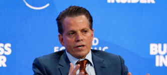 SkyBridge kauft Bitcoin-Dip, während Goldman sein Engagement in Spot-ETFs reduziert