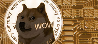 Der Dogecoin-Kurs bildet ein mehrjähriges Abwärtsmuster, während DOGE-ETFs floppen