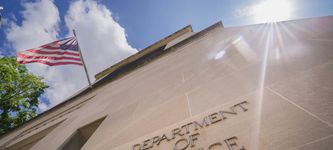 Das US-Justizministerium drängt auf eine Wiederaufnahme des Verfahrens gegen Roman Storm, den Entwickler von Tornado Cash, im Oktober.