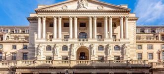 Die Bank of England überdenkt strenge Beschränkungen für Stablecoins nach Kritik aus der Krypto-Branche