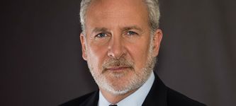 Peter Schiff warnt: Bitcoin könnte unter 20.000 Dollar fallen, sollte die 50.000-Dollar-Unterstützung nachgeben