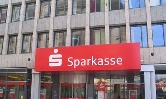 Deutschlands größte Bankengruppe führt den Kryptohandel für Privatkunden ein