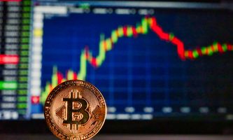Krypto-Crash: Warum Bitcoin und Altcoins nach unten gehen