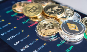 BNB rutscht unter 910 Dollar – Trader beobachten die 880-Dollar-Marke