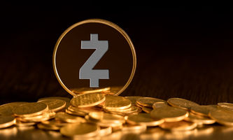 Das C&H-Muster beim Zcash-Kurs deutet auf einen Anstieg um 56 % auf 906 $ hin, während die Zahl der geschützten Adressen sprunghaft ansteigt