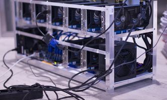 Die Aktie von HIVE Digital strebt trotz der Risiken im Zusammenhang mit der Neuausrichtung auf KI einen Kurssprung von 45 % an