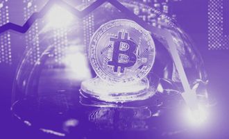 Bitcoin Münze in einer Seifenblase mit Chartpfeil nach unten