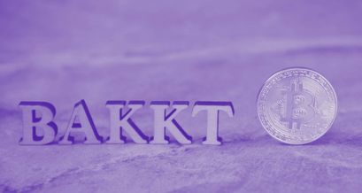 Bakkt Schriftzug mit Bitcoin Münze