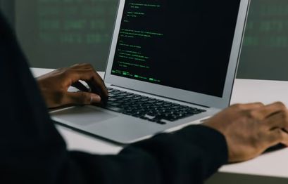 Wormhole Bridge verliert 320 Millionen US-Dollar nach Hacker-Angriff