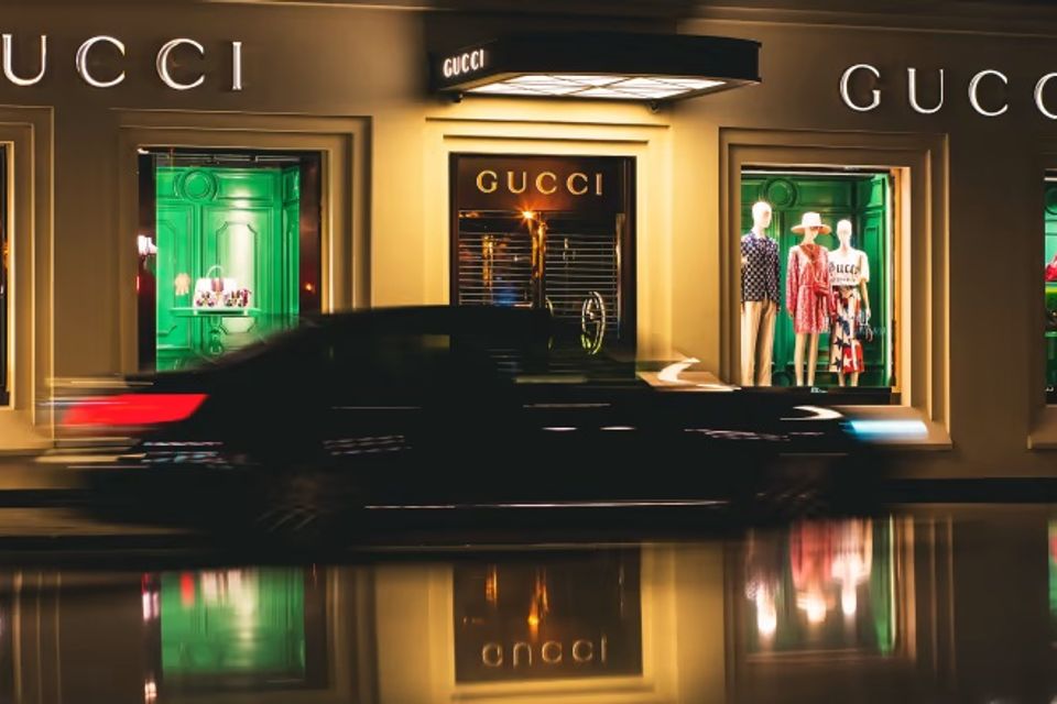 Gucci bekräftigt Metaverse-Pläne und kauft Land in The Sandbox