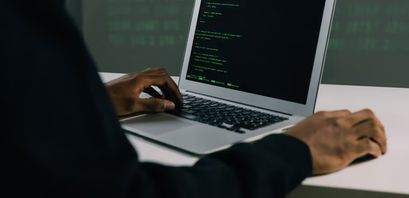 Wormhole Bridge verliert 320 Millionen US-Dollar nach Hacker-Angriff