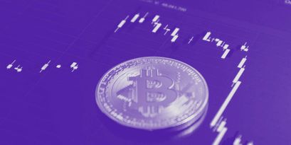 Bitcoin Münze auf Candle Chartbild